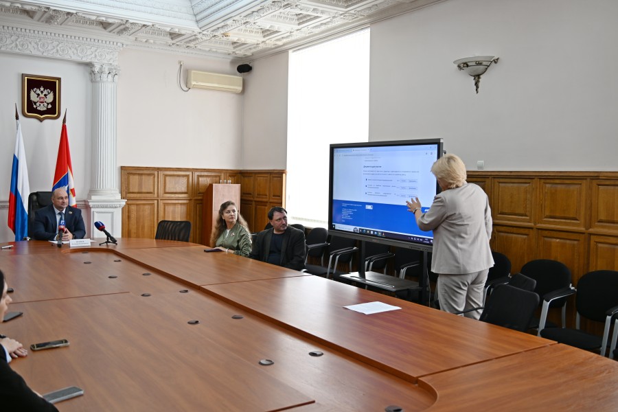Телефон в руки — и о Севастополе: новый творческий проект городского парламента