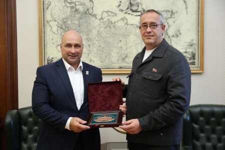 Спикеры парламентов Москвы и Севастополя договорились об укреплении межпарламентских связей
