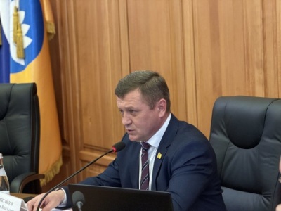 Спикер парламента Калмыкии Артем Михайлов призвал региональных муниципалов к открытости: итоги 29-й сессии парламента