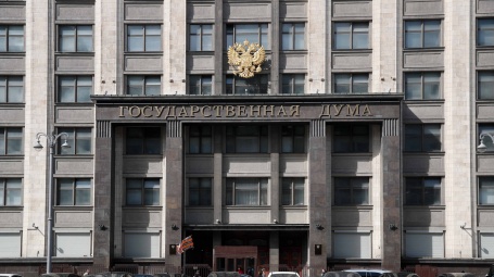 Председатель ГД призвал ужесточить контроль за законопослушностью приезжающих в РФ граждан