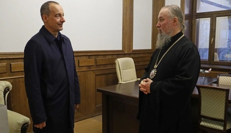 Поздравление с юбилеем и курс на сотрудничество: встреча председателя ЗСК Юрия Бурлачко с митрополитом Василием