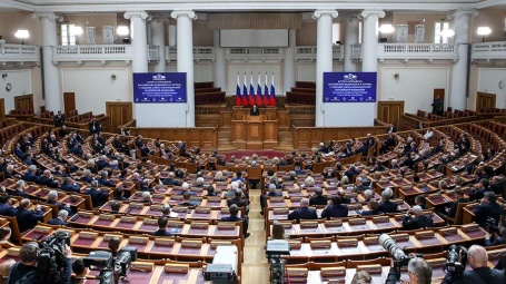 «Россия — вечная, а барьеры временны»: главные заявления президента на заседании Совета законодателей