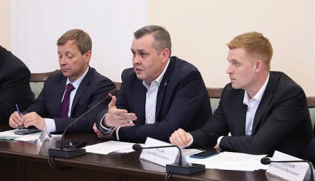 Кубанский парламент обсудил поощрение дружинников и увеличение казачьих патрулей в преддверии выборов и курортного сезона