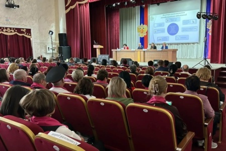 Председатель ЗСК Юрий Бурлачко подвел итоги семинаров для ТОС: главное о новом антитабачном законе