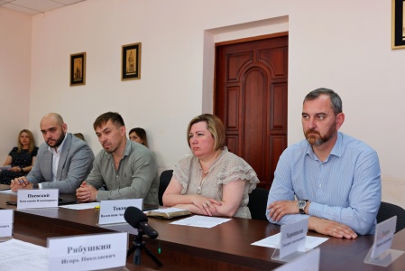 Производство остановлено, люди без работы: парламентарии ЛНР обсуждают спасение «Литмаша»