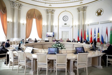 От запретов к безопасности: новый подход к женскому труду в СНГ