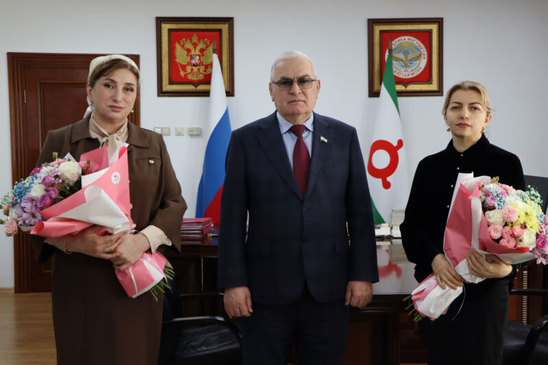 Весеннее тепло парламента: Магомет Тумгоев поздравил женщин-депутатов Народного Собрания Ингушетии с 8 Марта