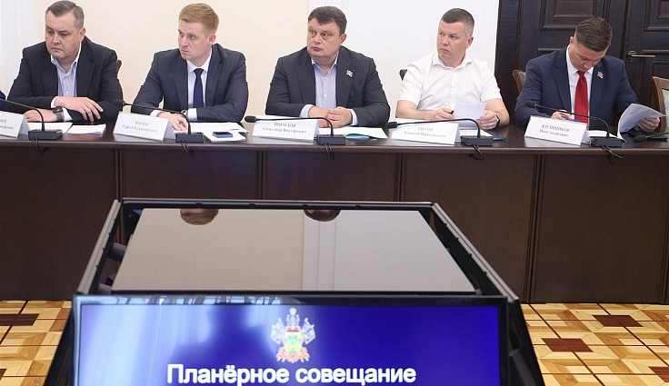  Спикер кубанского парламента Юрий Бурлачко.Детские здравницы нуждаются в поддержке – будем искать новые меры