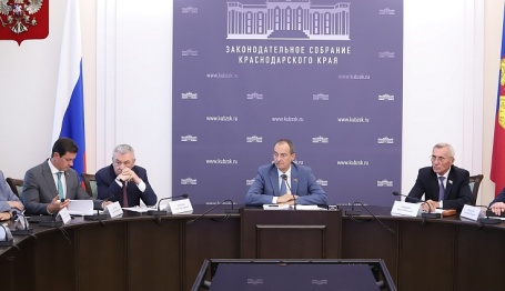 В парламенте Кубани обсудили итоги лета: 8,3 млн туристов и 64,6 млрд рублей услуг
