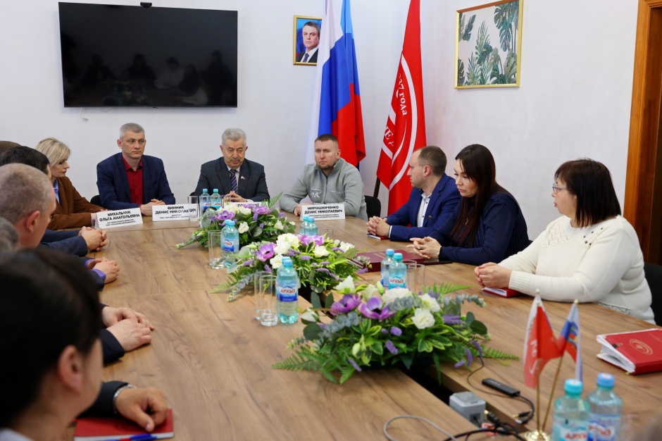 Депутаты Госдумы и Народного Совета помогут луганскому предприятию выйти в федеральные сети