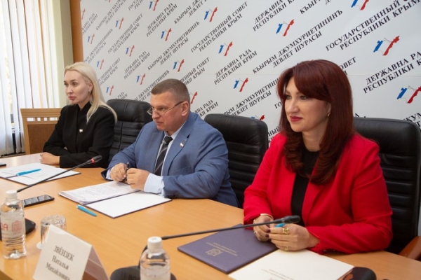 В парламенте Крыма подвёли итоги детской оздоровительной кампании:  более 154 тысяч отдыхающих