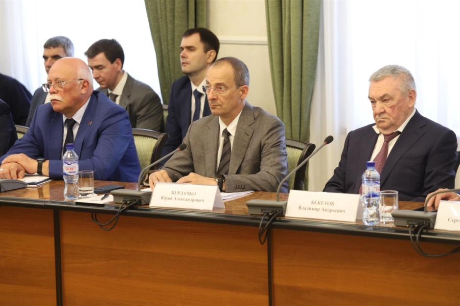 Председатель кубанского парламента Юрий Бурлачко обозначил точки роста и проблемные зоны Павловского района